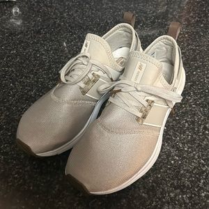 Women’s New Balance WNRGSEA1 shoes size 9